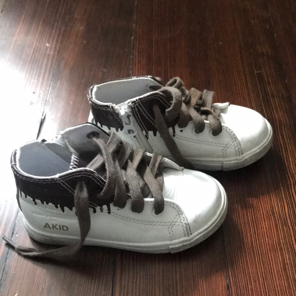 Little kids hightop sneakers S8US. By AKID.